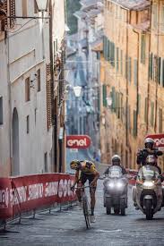 comunicato stampa wout van aert ha offerto una prova di classe immensa per conquistare l'edizione 2020 della strade bianche, 184 km con partenza e arrivo da siena. Pin On Male Cyclists