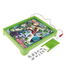 Siente la intensidad de trabajar en una sala de emergencia. Juego Operando Buzz Lightyear Hasbro Titan