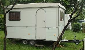 Très spacieuse avec cabine de chambre de 12m² et son auvent de 17m². Raclet Double Essieux