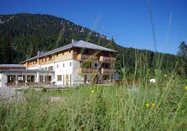 Discover everything you need to know about bergsee—a hiking attraction recommended by 42 people on komoot—and browse 48 photos & 1 insider tips. Blsv Haus Bergsee Spitzingsee Bayern Barrierefrei Erleben