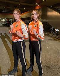 With karen gillan, joanna bobin, freya allan, lena headey. Karen Gillan Is Ready For Action As She And Lookalike Stunt Double Match On Gunpowder Milkshake Set Aktuelle Boulevard Nachrichten Und Fotogalerien Zu Stars Sternchen