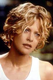 Avete la tentazione di tagliare i capelli ora che arriva l'estate? Epifanie Stars And Movies Meg Ryan Hairstyles Meg Ryan Short Hair Short Hair Styles