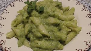 Un cremoso e ricco primo piatto.pasta con crema di zucchine, tonno e pomodorini! Pasta Con Crema Di Zucchine Youtube