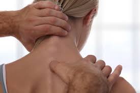 De osteopaat onderzoekt juist díe regio, naast het symptoomgebied waar je de pijn aanwijst. Osteopaat Vind Een Osteopaat Be