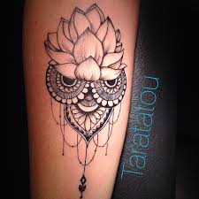 Discrets et délicat, nos tatouages fleurs de lotus un style qui incarne admirablement les femmes. Fleur De Lotus Originale Tatouage Femme Mandala Tatouage Femme
