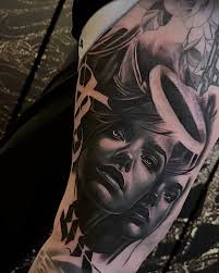 En @feutattoostudio creemos que cada tatuador aporta una visión única del  arte., Hoy estamos muy felices de anunciar que @edgarmenacho_tattoo se une  a nuestra familia. 🖤 , Un artista especializado en ...