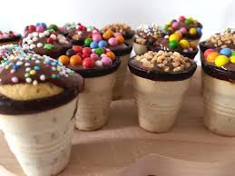 Nehmen sie den kuchen aus dem ofen, sobald die ränder. Muffins Im Waffelbecher Einfaches Rezept Fur Den Kindergeburtstag
