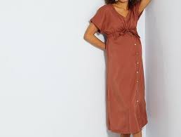 Notre sélection maternité a été spécialement conçue pour la grossesse et l'allaitement. Robe Longue Boutonnee A L Avant Kiabi Robe Et Combi De Grossesse Notre Selection Pour Cet Ete