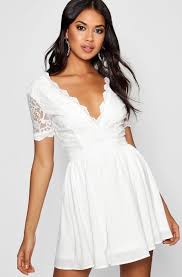 Pour de votre mariage civil, vous pouvez vous permettre de choisir une robe de mariée courte différente de votre robe de cérémonie religieuse, si cérémonie de mariage il y a lieu. Mariage Civil 20 Robes Parfaites Pour Dire Oui A La Mairie
