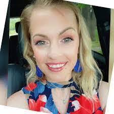 Karla Sexton's Instagram, Twitter & Facebook