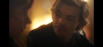 What do you think attracted Benny to Beth and fall in love with her? (apart  from them being like two sides of the same coin). : r/queensgambit