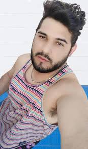 Visitó tu perfil 100 veces. 👤(1) te envió una solicitud de amistad.