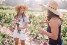 This Flower Farm Will Make You Want To Become A Flower Farmer Julia Berolzheimer Flower Farmer Flower Farm Flowers