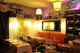The 7 Best Restaurants In Montmartre Paris Arts Crafts Furniture Restaurant Paris