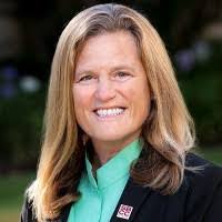 Carola Smith's Instagram, Twitter & Facebook