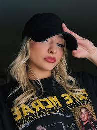 idk about u but i'm feeling 22 🖤🩷