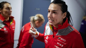 Cristina neagu a prezentat, miercuri seara, în premieră, filmul realizat pe întreaga perioadă a recuperării după accidentarea suferită anul trecut la campionatul european de handbal. Cristina Neagu A Iesit La Atac De La Euro 2020 DacÄƒ Oamenii CriticÄƒ InseamnÄƒ CÄƒ Nu Cunosc Liderul NaÅ£ionalei Vine Cu Vesti Rele Si Aduce In FaÅ£Äƒ Realitatea