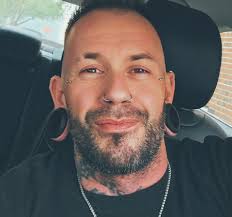 7.5 feet )artificial) Christmas Tree. Comes with already decorated with  colored lights. Extra lights included. Cash only. Pick up in Allegan.