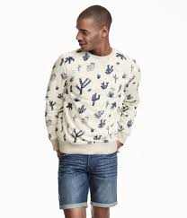 We offer quality styles at the best price and in a sustainable way. H M Printed Sweatshirt 14 99 Cute Outfits With Jeans Printed Sweatshirts Mens Sweatshirts Hoodie