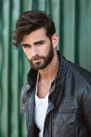 Round faces feature the width that is almost equal to the height with little to no angles defining the forehead and jawline. Round Face Hairstyles For Men Beard Styles Mens Hairstyles Haircuts For Men