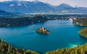 Jezioro bled ma powierzchnię 144 ha, 2 120 m długości i 1 380 m szerokości. Jezioro Bled Slowenia Noclegi Atrakcje Zamek Bled I Wyspa Blejski Otok