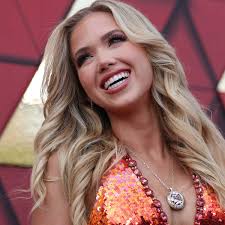 Gracie Hunt gives fans early Christmas gift in Chiefs tank top with ring  flex