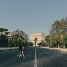 #باريس — فرنسا تأسف لرفض إيران المشاركة في اجتماع غير رسمي مع أطراف الاتفاق #باريس — فرنسا تعتبر هجمات الحوثيين ضد المناطق المدنية في السعودية انتهاكا. Coronavirus In France Without Tourists Paris Again Belongs To Parisians The New York Times