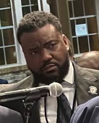 Lois Agee's Instagram, Twitter & Facebook