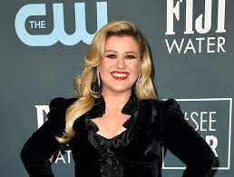 She was the first winner of the series american idol, in 2002. Kelly Clarkson Gives Update On Her Return To The Voice