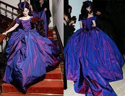 Dita Von Teese In Vivienne Westwood Vintage Rococo Dress Christian Louboutin Marie Antoinette Shoes Westwood Punk Ballroom Gowns La Carmina Blog Alternat Vivienne Westwood Wedding Dress Rococo Dress Pretty Quinceanera Dresses