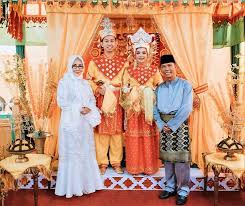 35 alat musik tradisional indonesia, nama, gambar, dan asal daerahnya 34 pakaian adat indonesia : Pakaian Adat Tidung Kalimantan Utara Kab Tana Tidung