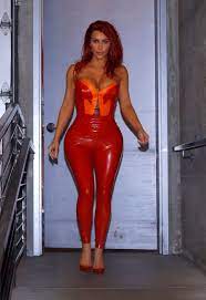 Ss complete the rest of the task in pairs. Kim Kardashian Is A Redhead See The Fiery New Do Etcanada Com