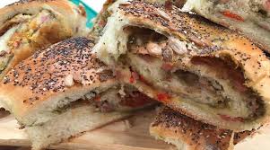 Panes Rellenos A Los Pestos Recetas Cocineros Argentinos Pan Relleno Recetas Con Pesto Panes