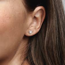 Geometric, sophisticated and versatile, these hoops will be just as stylish when worn with a simple daytime look or dressed up for a special. Sparkling Elevated Heart Stud Earrings Rose Gold Plated Pandora Us