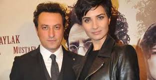 Tuba büyüküstün kocası onur saylak ile boşanıyor haberlerinin. Kocasi Dogum Gununde Yer Almadi Magazin Ege Politik