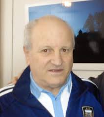 Es imposible escribir todo el recorrido y lo que hizo Fernando Larrañaga en  nuestro Futsal. Un gran recorrido que abarcó a la Selección Argentina y  grandes clubes. Con mucha tristeza y dolor