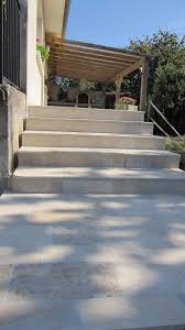 Escalier En Pierre Naturelle De Bourgogne Beaunotte Dcn Habillage De L Emmarchement Beto Escalier Exterieur Beton Escalier Exterieur Parement Pierre Exterieur