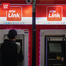 Atm link adalah semua atm milik 4 (empat) bank negara yang tergabung ke dalam himpunan bank negara (himbara) yaitu bank mandiri, bni, bri dan btn yang telah berlogo atm link. Linkaja Indonesia Sobat Linkaja Siapa Di Sini Yang Udah Pernah Tarik Tunai Saldo Linkaja Di Atm Nah Buat Kamu Yang Belum Pernah Coba Tapi Penasaran Sama Caranya Di Sini Linkaja Kasih
