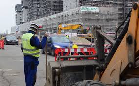 Doar șapte dintre aceștia sunt găsiți în natură, iar dintre ei, cei mai glucoza este unul dintre produșii de fotosinteză a plantelor și a unor procariote. Video Prima Zi De MuncÄƒ Cu Sens Unic Pe Fabrica De GlucozÄƒ Cat Cred Soferii CÄƒ Vor Dura LucrÄƒrile Pentru LÄƒrgirea Soselei