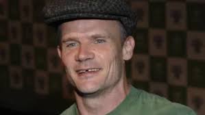 Slash står på egna ben