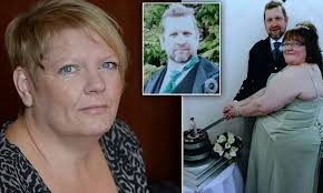 Single mother had lonely Christmas after fiancé told her he needed  treatment for brain tumour in U.S... but he was actually 20 miles away  having dinner with his other wife