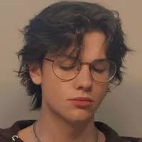 mia (@im_inluv_with_myself)