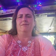 I was just saying the other day that I don't wear jeans. And look at  this.... twice in like 3 days! Wish I'd bought 2 pairs of these Derby's.