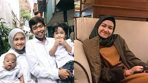 Learn about dede sunandar (media): 6 Potret Karen Hertatum Istri Dede Sunandar Yang Sederhana Dan Jarang Terekspos Hot Liputan6 Com