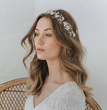Bridal hairstyles for short hair include romantic updos, glamorous old hollywood curls and unique hair accessories (headbands, barrettes and flower crowns), as seen in some of our favorite short wedding hair 'dos. Wedding Hair Accessories Bridal Hair Accessories Liberty In Love
