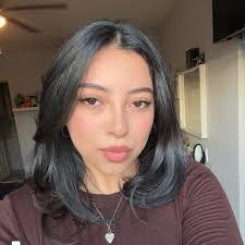 Flora Ayala's Instagram, Twitter & Facebook