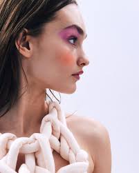 Always wanted to try makeup videos in Stop motion!! Here is my first  attempt 🥹 . . . Products used : Face @rarebeauty Weightless foundation  @elfcosmetics Camo concealer @fentybeauty Match stix matte