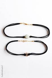 We've always loved simple wrapping and typing chokers because we like the way they add style without really detracting from the rest of our outfit and look, but we'll admit that sometimes the tied part of bow starts to annoy our necks if we wear them too long. 15 Stylish Chokers You Can Make At Home