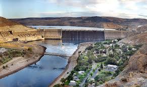 They lie mostly on the border between the united states of america and canada. Grand Coulee Dam Columbia River Washington Water Technology
