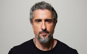 Marcos Mion chega aos 45 anos com o 'melhor corpo da vida': veja evolução  física do